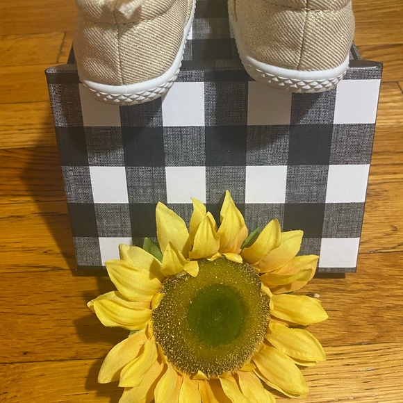 Other - Size 5 Flamingo slip on sneakers.